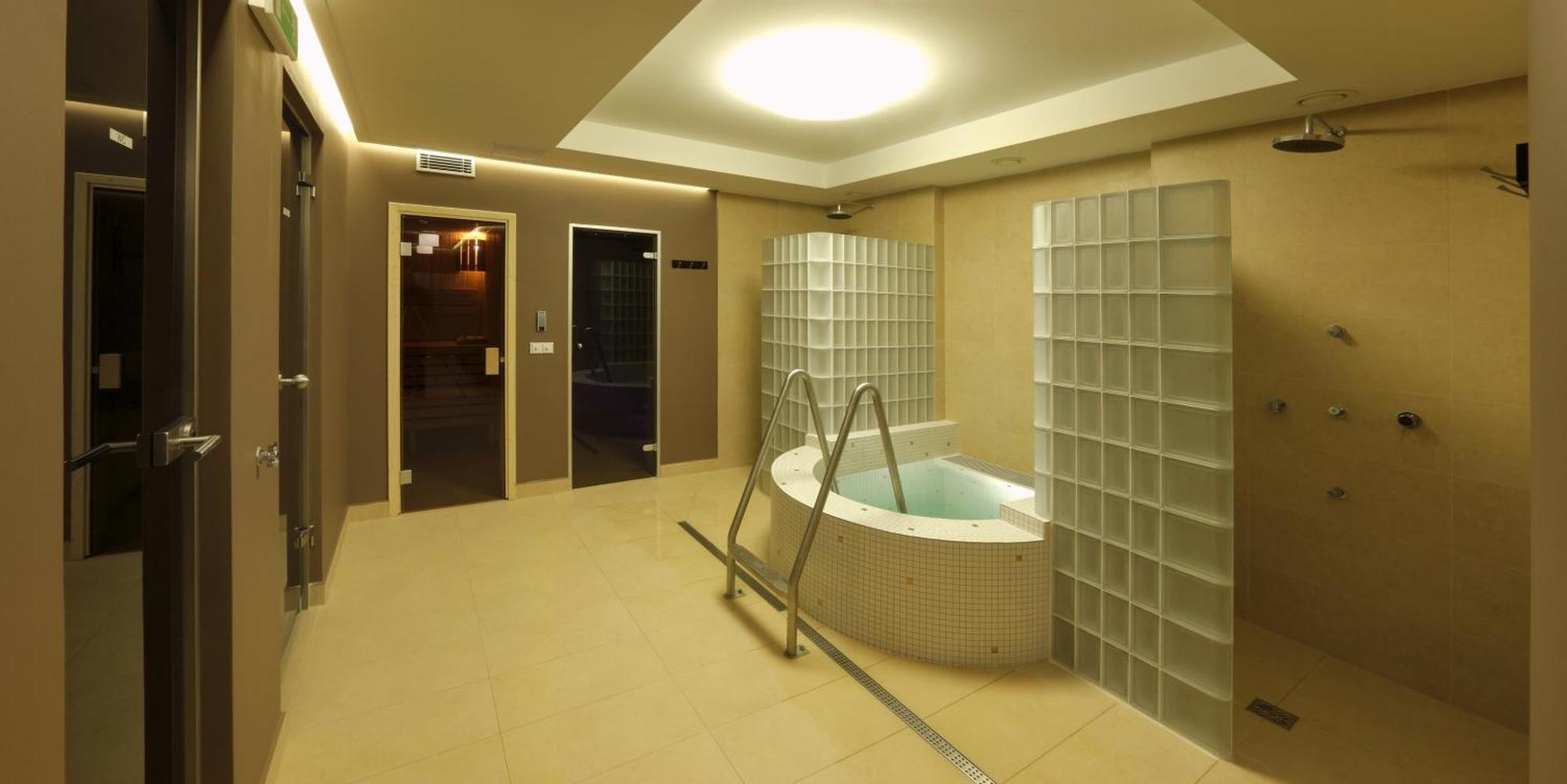 Esmarin Wellness Hotel Mníšek pod Brdy Bagian luar foto