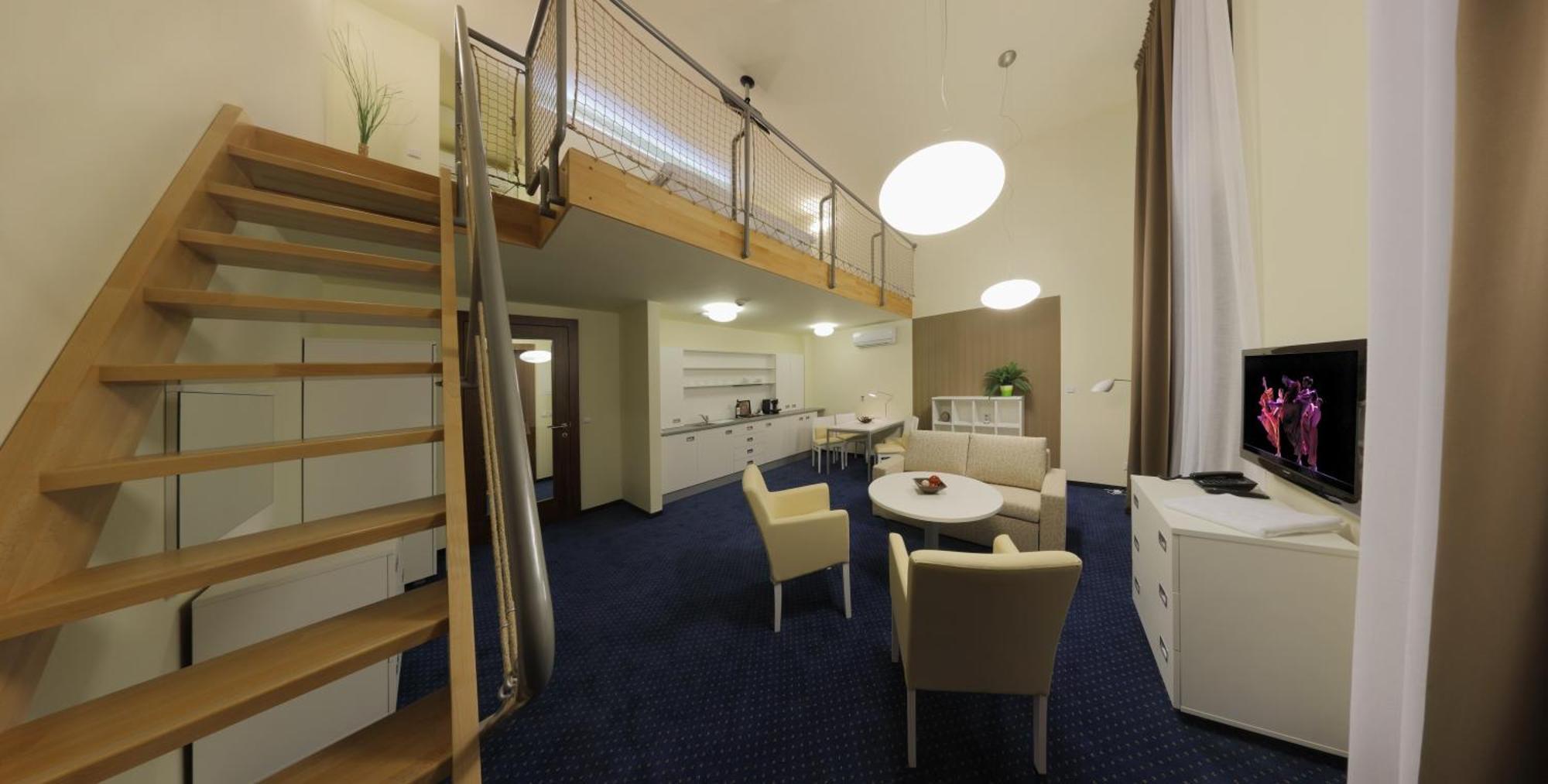 Esmarin Wellness Hotel Mníšek pod Brdy Bagian luar foto