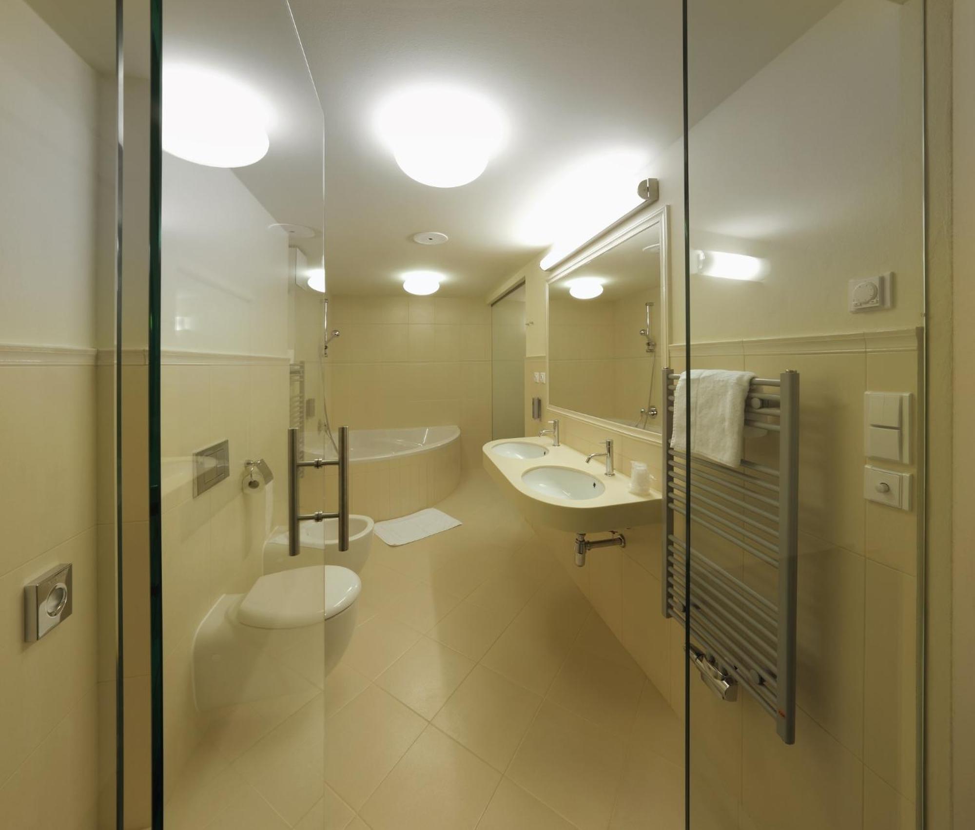 Esmarin Wellness Hotel Mníšek pod Brdy Bagian luar foto