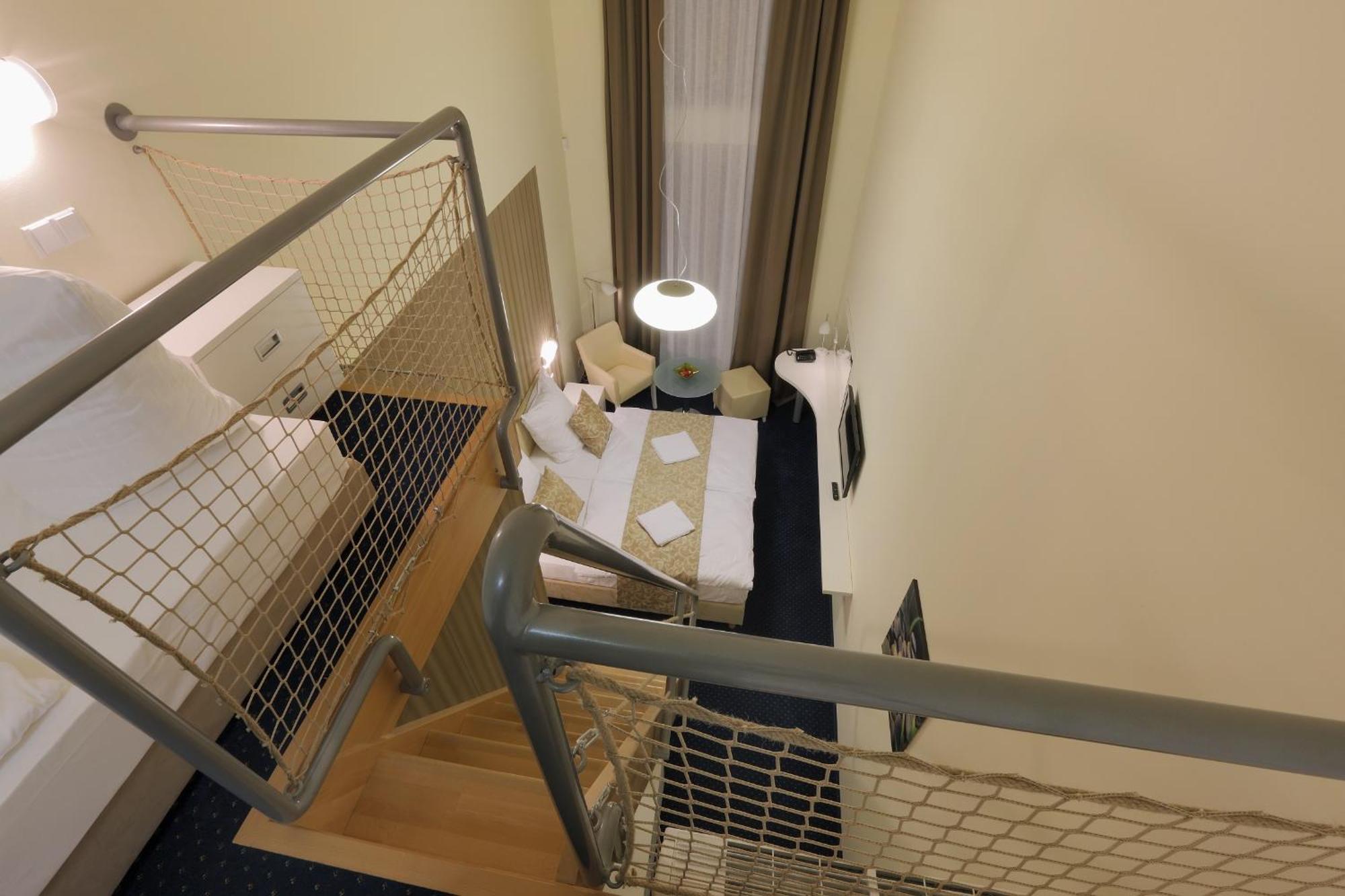 Esmarin Wellness Hotel Mníšek pod Brdy Bagian luar foto