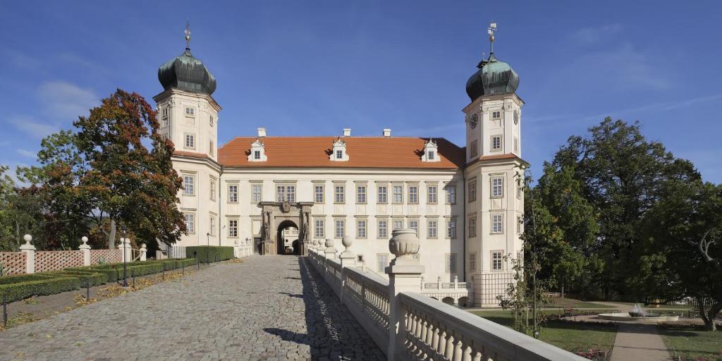 Esmarin Wellness Hotel Mníšek pod Brdy Bagian luar foto