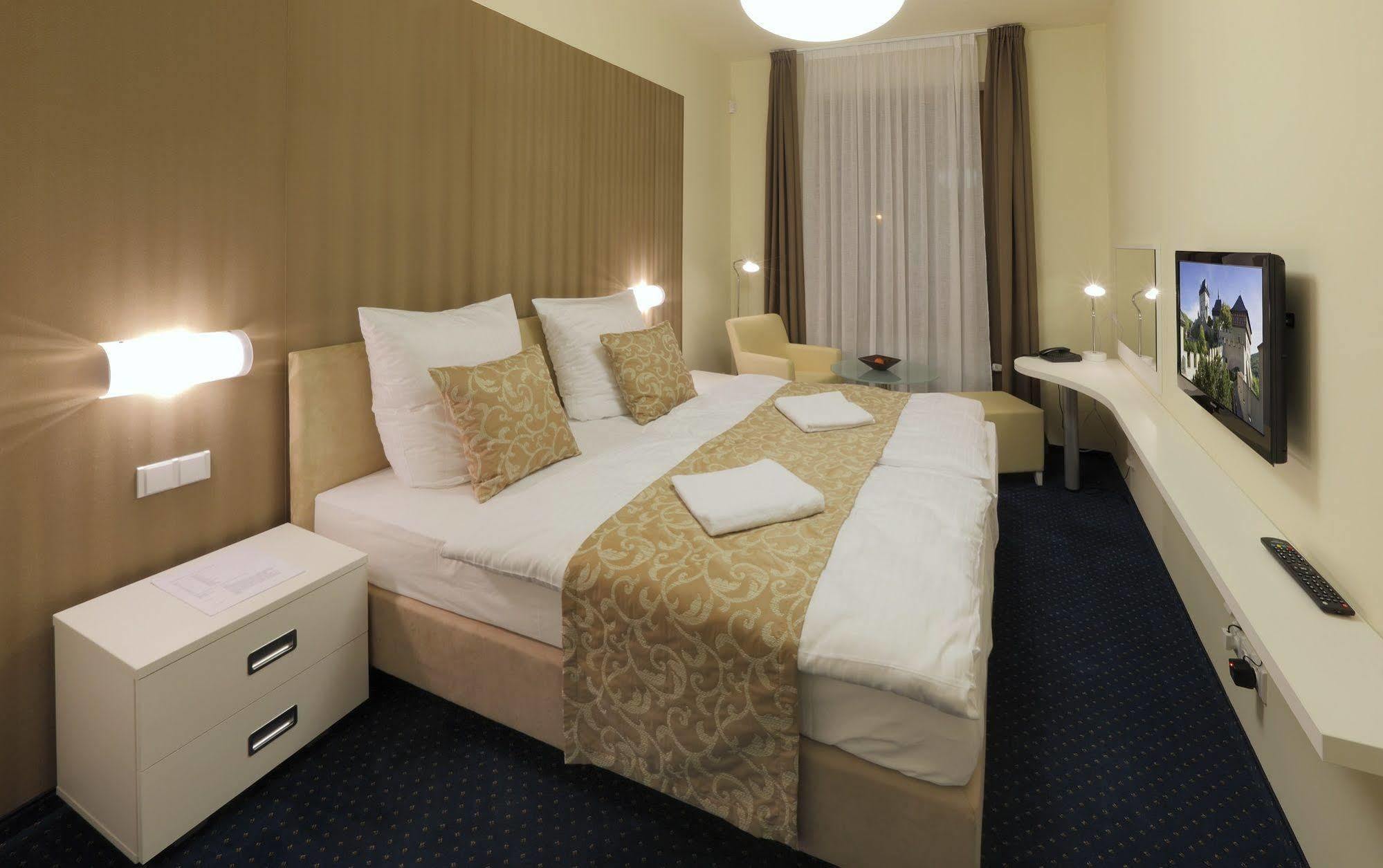 Esmarin Wellness Hotel Mníšek pod Brdy Bagian luar foto