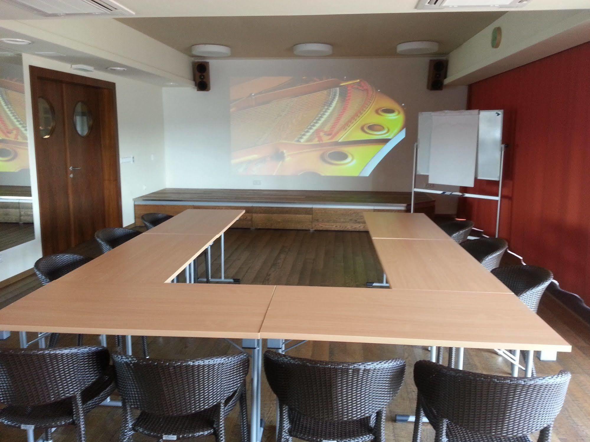 Esmarin Wellness Hotel Mníšek pod Brdy Bagian luar foto