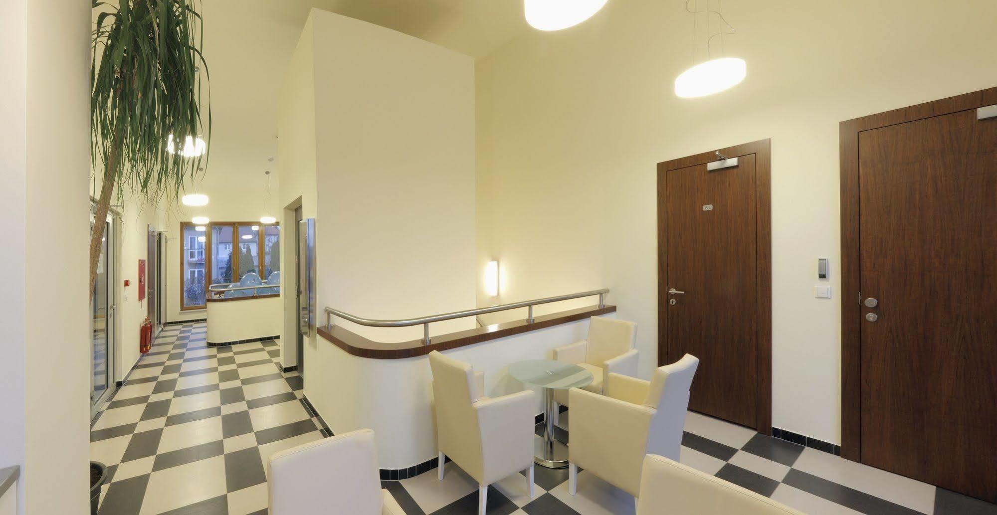 Esmarin Wellness Hotel Mníšek pod Brdy Bagian luar foto